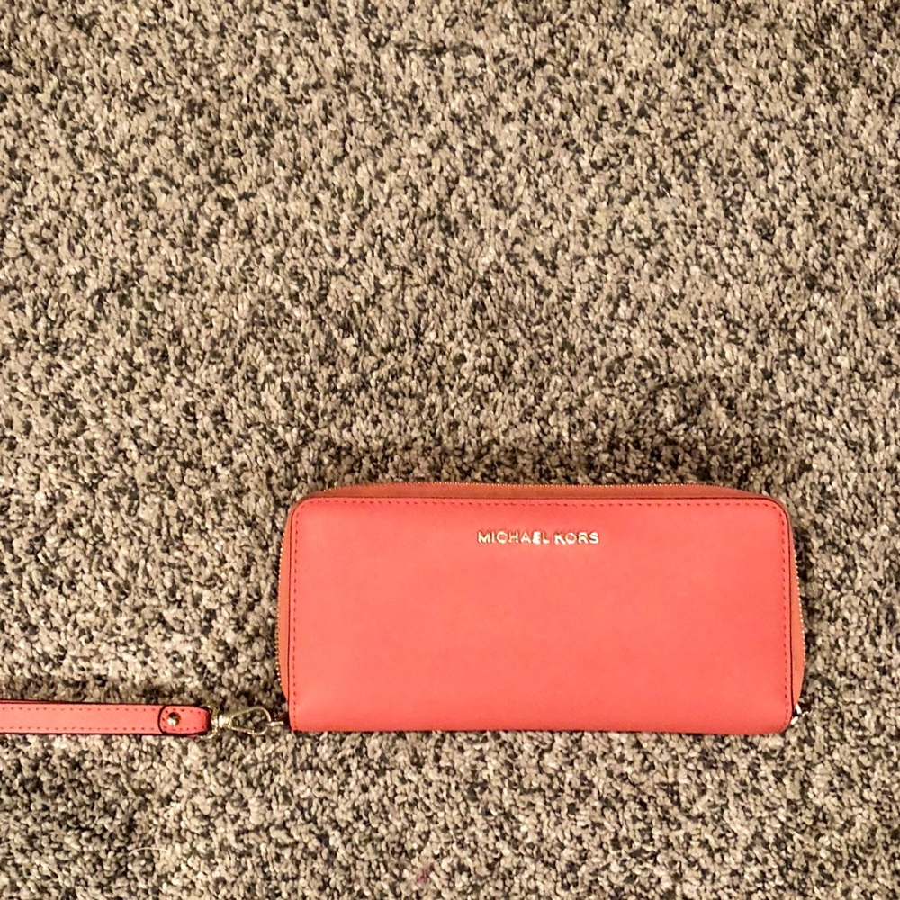 Michael kors wallet wristlet. Coral.